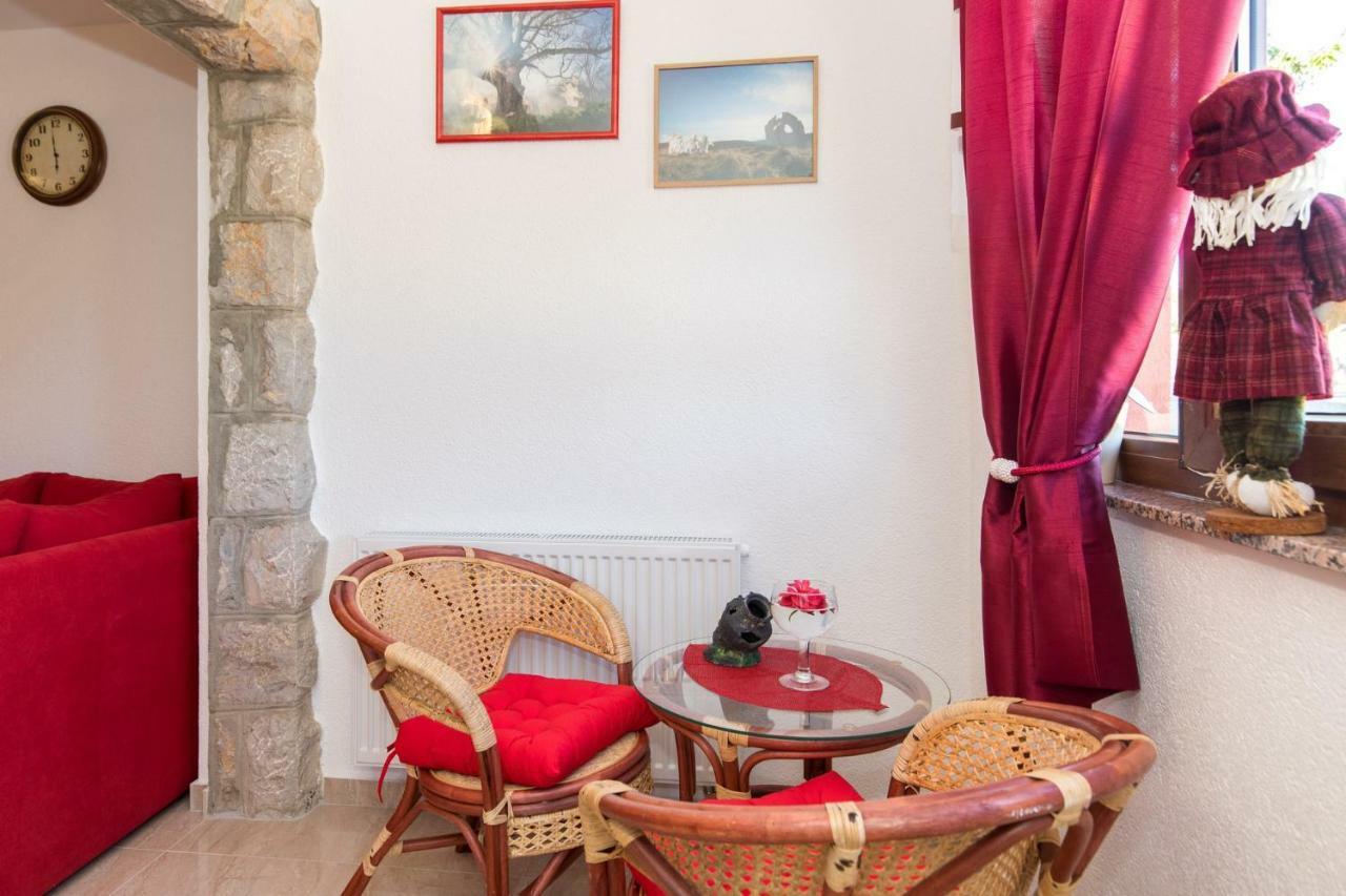 Apartman Doris, Nenadici *